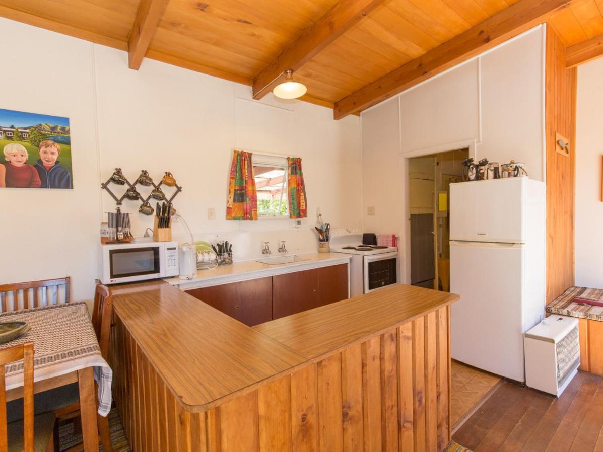 Southern Lakes Sweetie - Albert Town Bach Wanaka Exterior photo