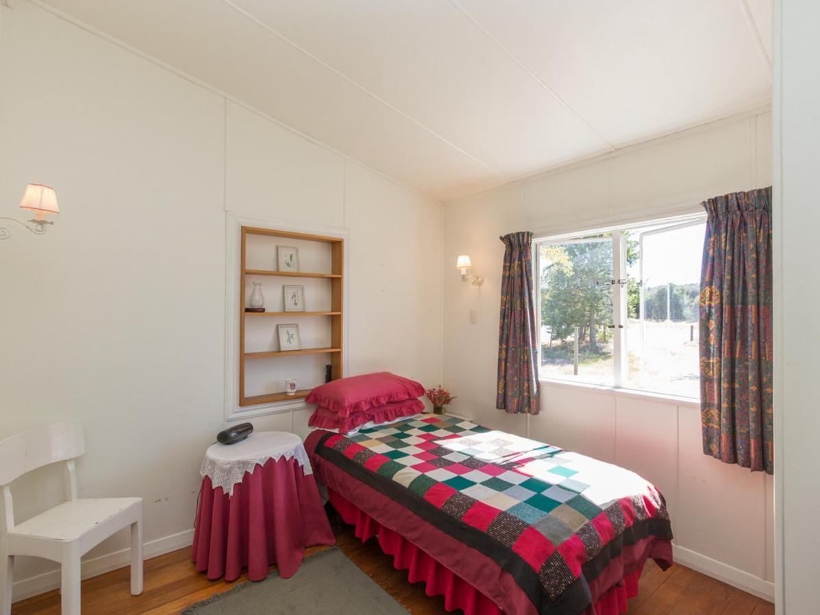 Southern Lakes Sweetie - Albert Town Bach Wanaka Exterior photo